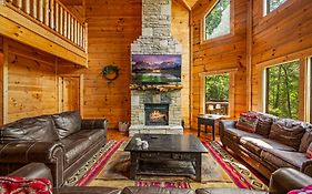 Smoky Cove Resort - Sleeps 20 - With Hot Tub